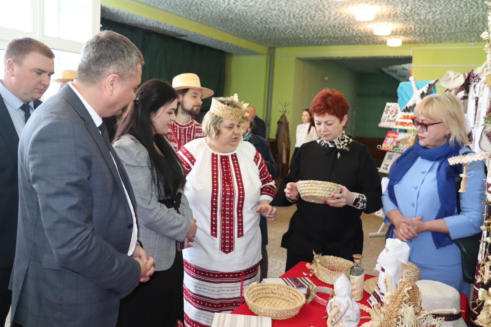 Ну-ка не прячь от меня писю, а то видео с твоей изменой увидят все